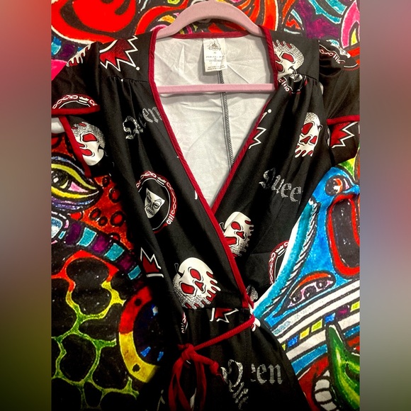 Disney’s Snow White Evil Queen Magic Mirror Wrap Dress Size XS - Picture 7 of 10
